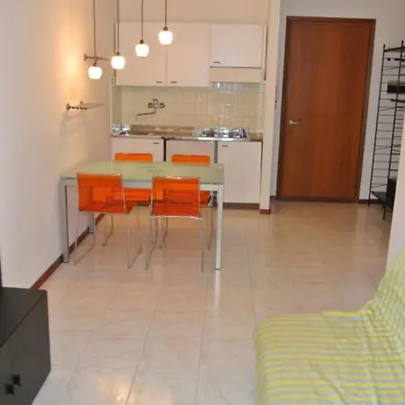 Διαμέρισμα Beachside Flat With Balcony In A Great Area *