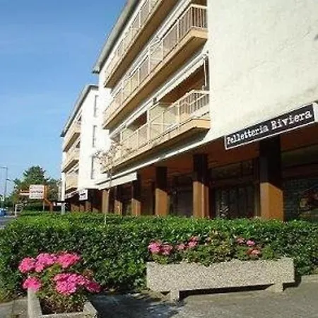 Beachside Flat With Balcony In A Great Area *