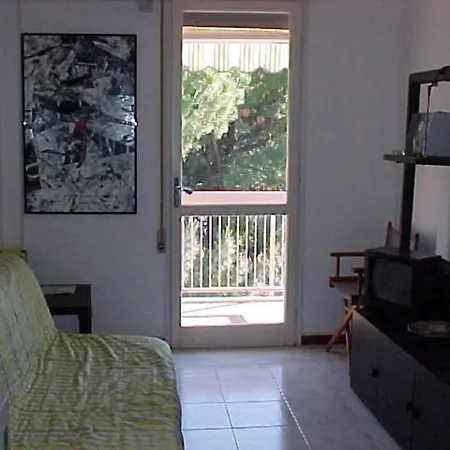 Διαμέρισμα Beachside Flat With Balcony In A Great Area Λινιάνο Σαμπιαντόρο