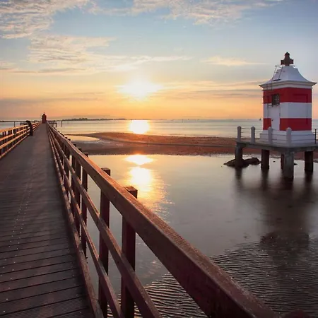 Διαμέρισμα Beachside Flat With Balcony In A Great Area